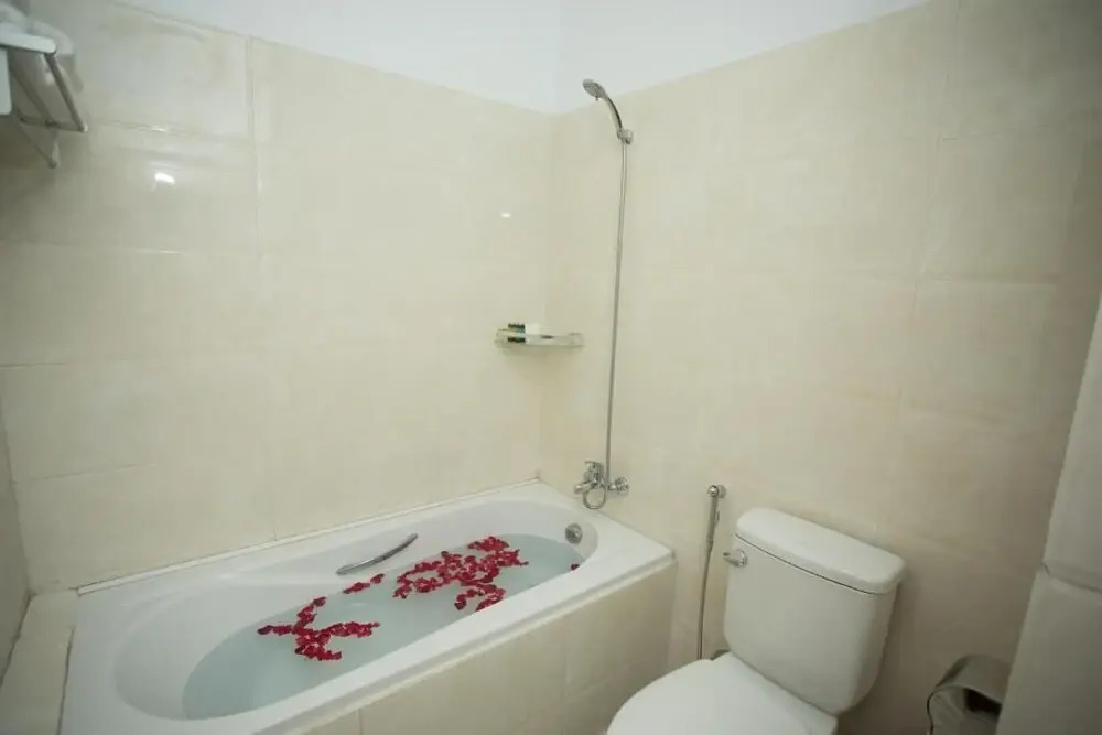 Shwe Pyi Thain Kha Hotel