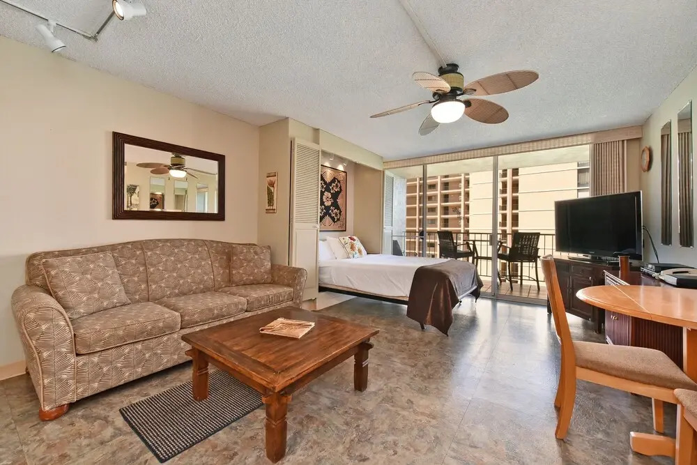 Royal Kahana #617 Studio Bedroom Condo by RedAwning