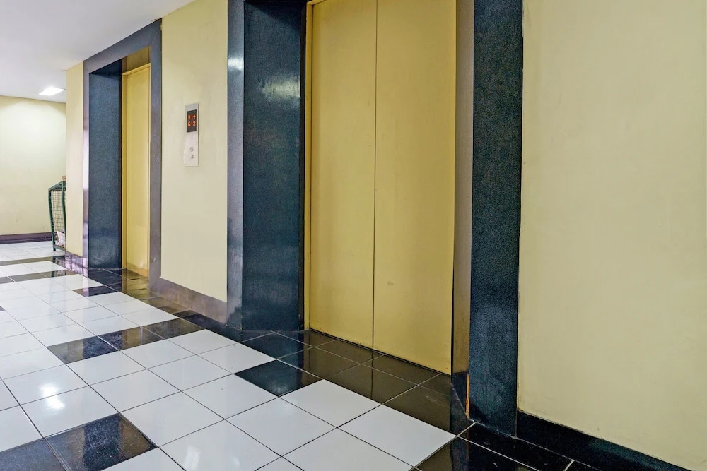 OYO Life 93170 Apartement Gateway Cicadas By Mr Pro