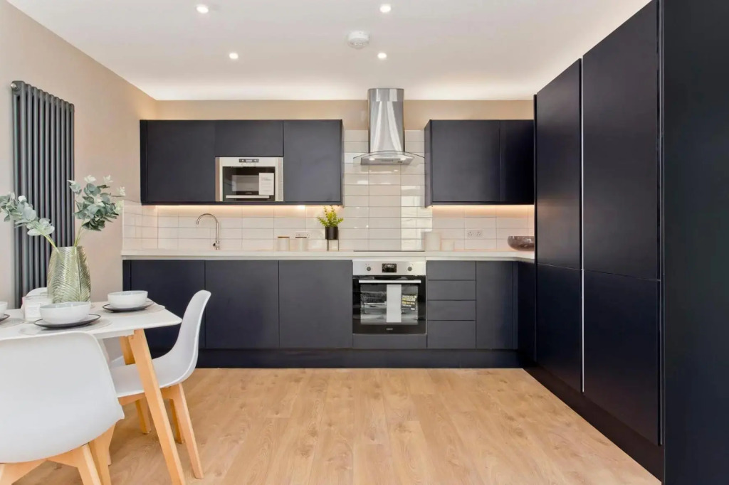 Modern City Centre 2 Bedroom 2 Bathroom Apartments, Main Door Ground with Private Parking