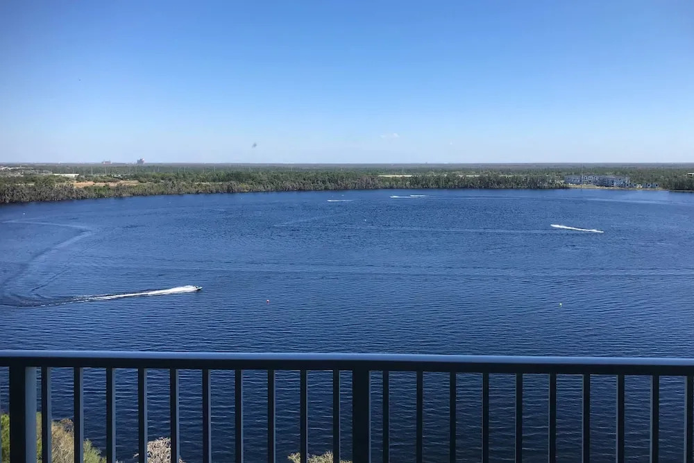 Luxury Condo w/ Huge Private Balcony on Lake Bryan