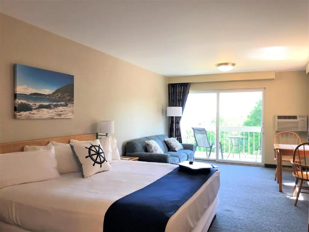 Atlantic Eyrie Lodge