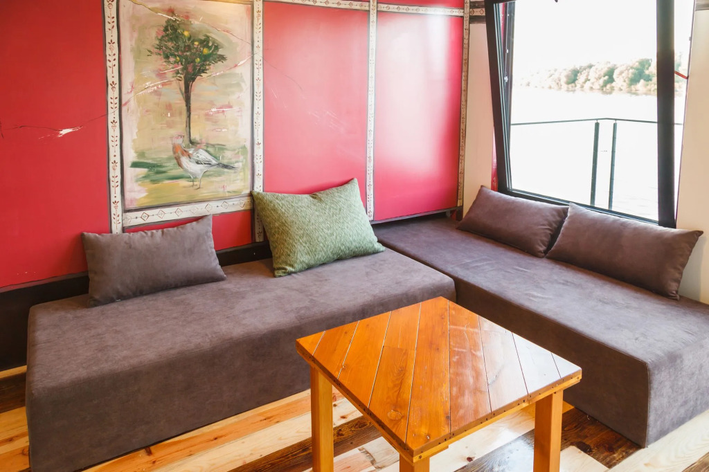 ArkaBarka Floating Hostel