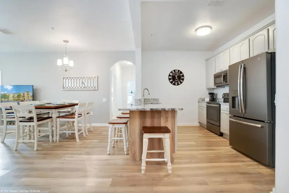 Spacious and Lovely 3BD Unit With Balcony, Close to the Convention Center #3vc309