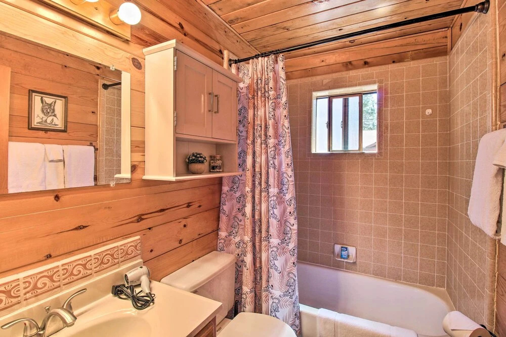 Pinetop-Lakeside Cabin w/ Deck: Hike, Ski & Golf