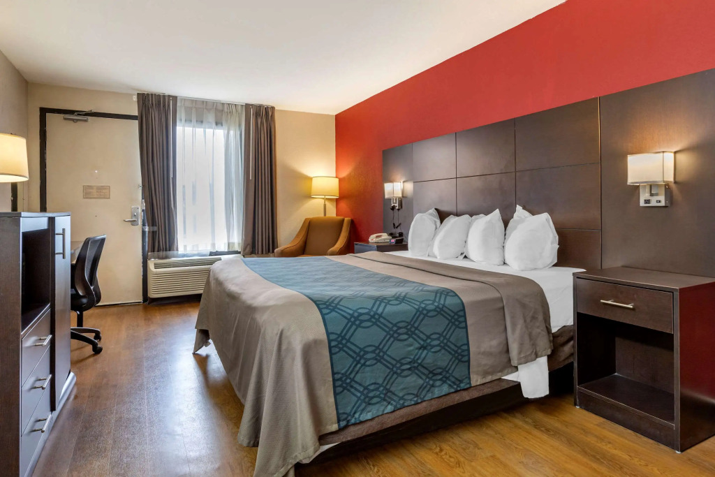 Travelodge by Wyndham North Charleston