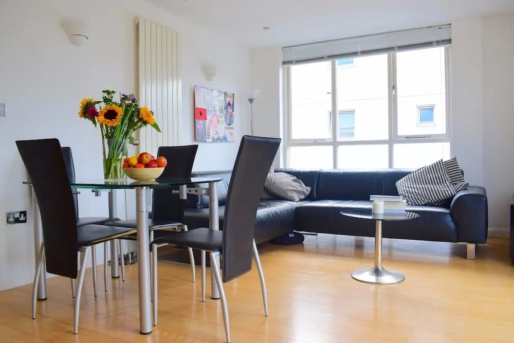 Modern 2 Bedroom Apartment Near Tower Hill