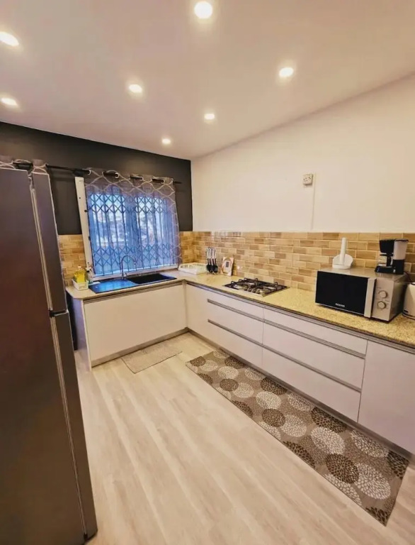 Captivating 3-bed Apartment in Flic en Flac