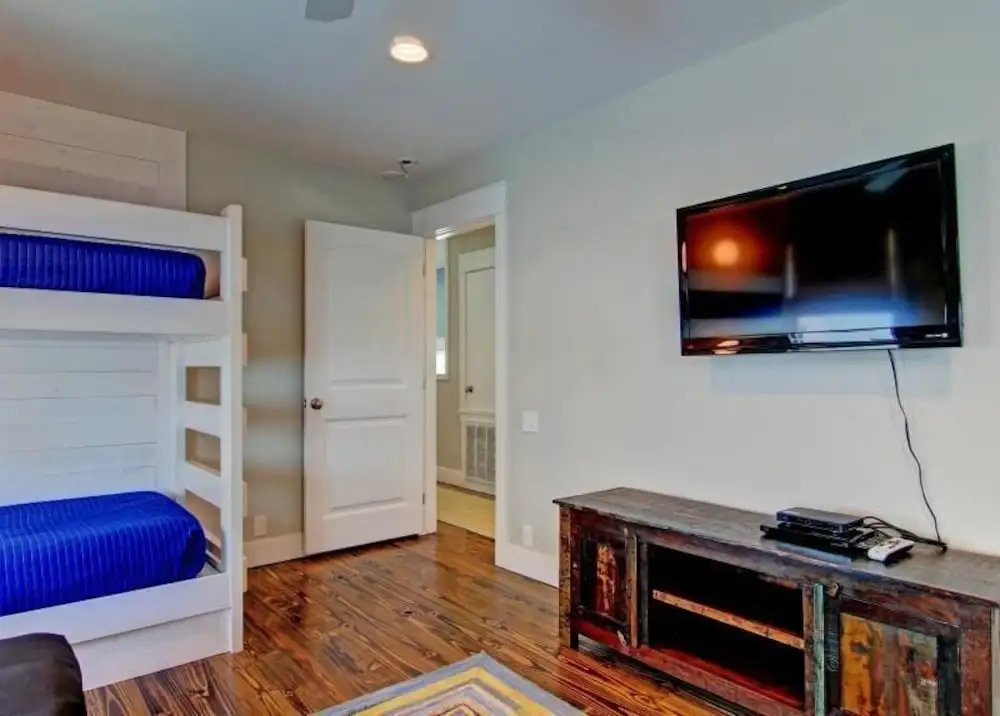 Pura Vida - 4 Br home by RedAwning