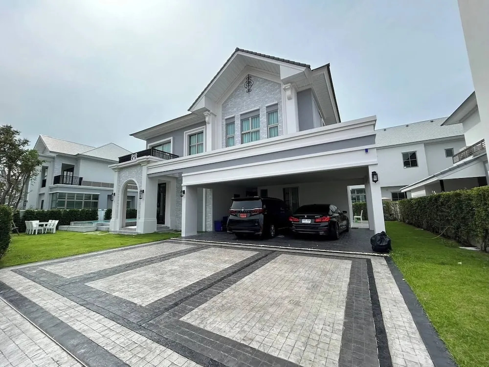 Luxury House Near Suvarnabhumi Airport
