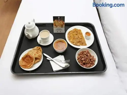 OYO 124 Clove Transit Hotel
