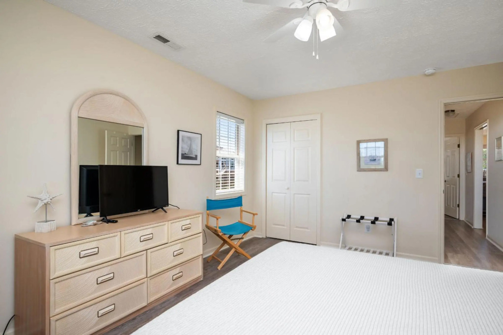Pelican Palace by Oak Island Accommodations