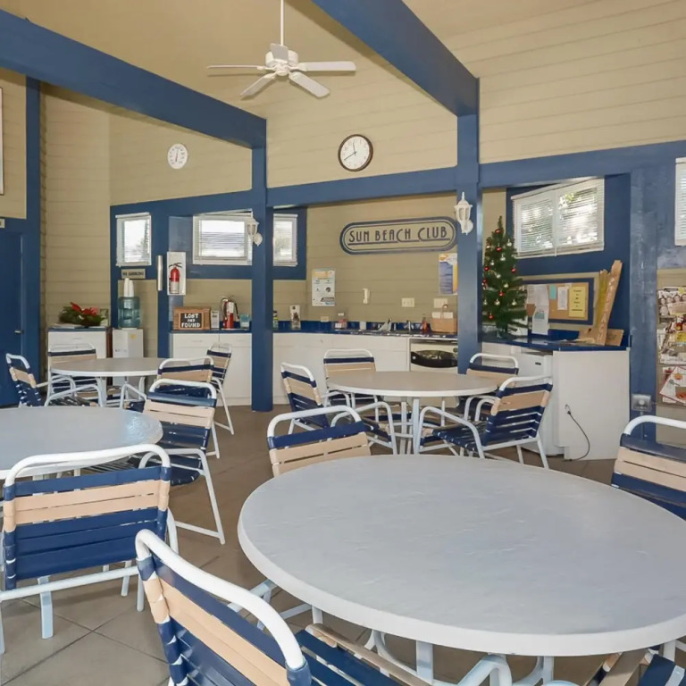 2nd Level Sun Beach Club Across From Beach Shopping and Dining Sbc861