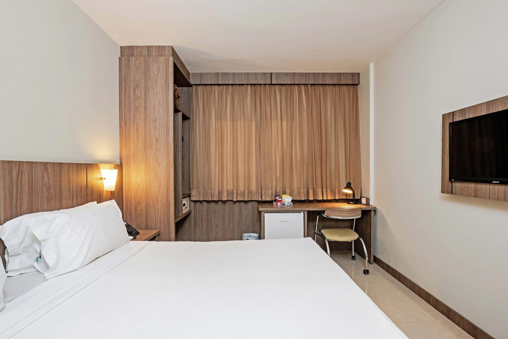 Slim Hotel Curitiba Av das Torres