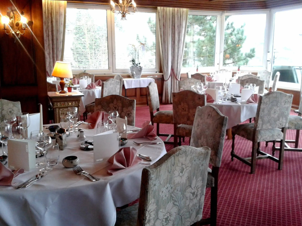 Logis Hôtel-Restaurant Aux Trois Roses