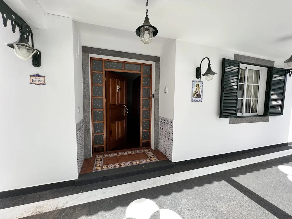 Classic Tranquil Madeiran 4-Bedroom Villa Funchal