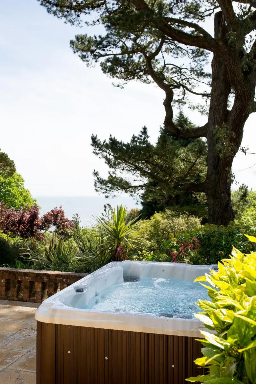 Orestone Manor Hotel