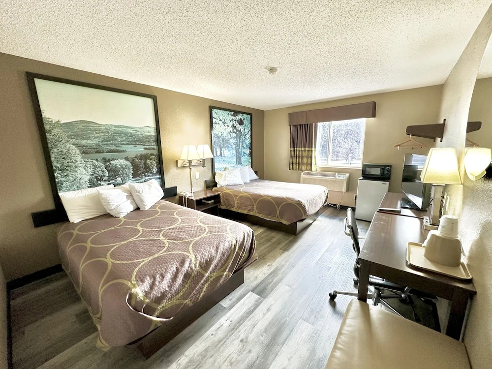 Super 8 by Wyndham Latham - Albany Airport