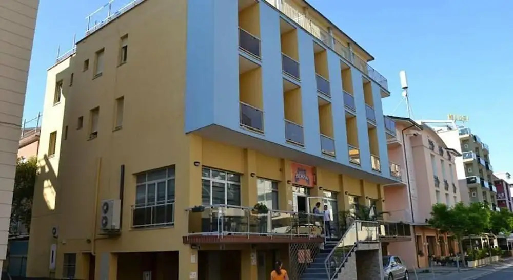 Sunflower Surf Youth Hotel