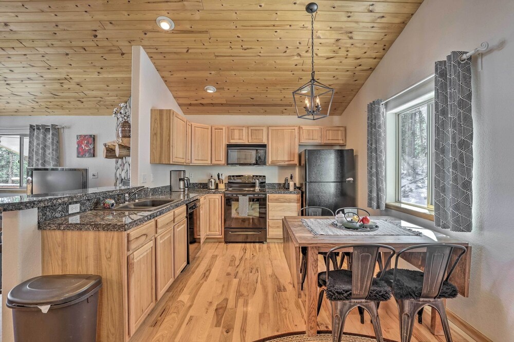 Idyllic Fairplay Cabin w/ Mt Silverheels View