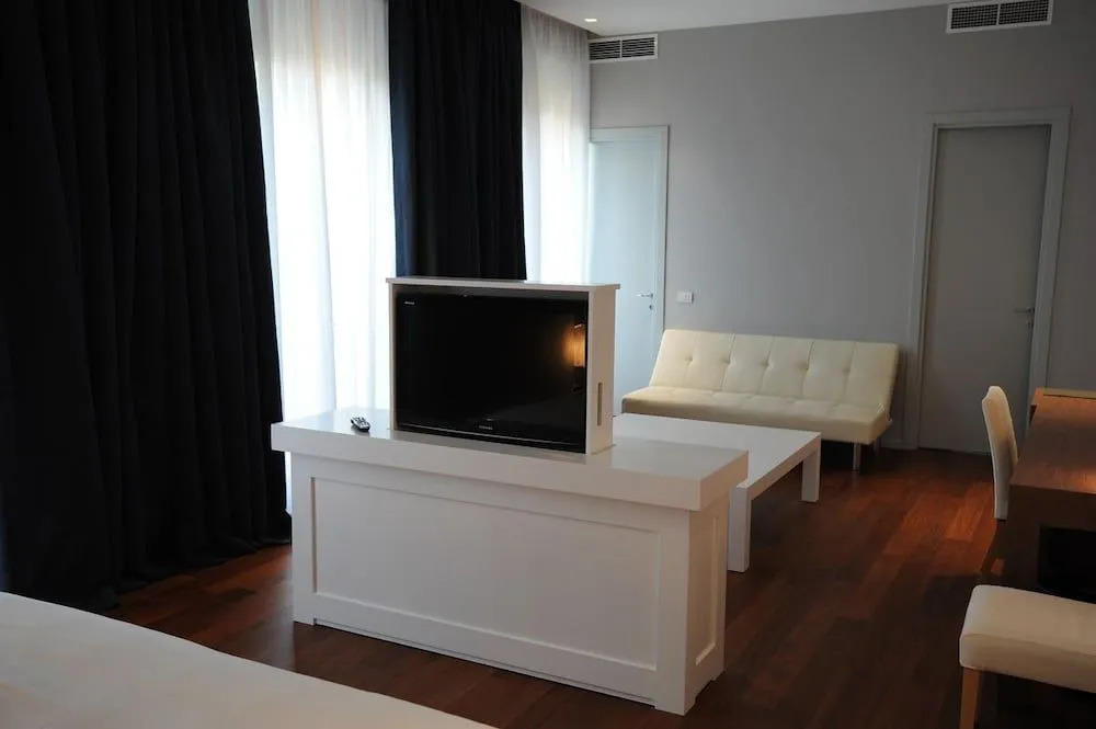 Cristina Park Hotel