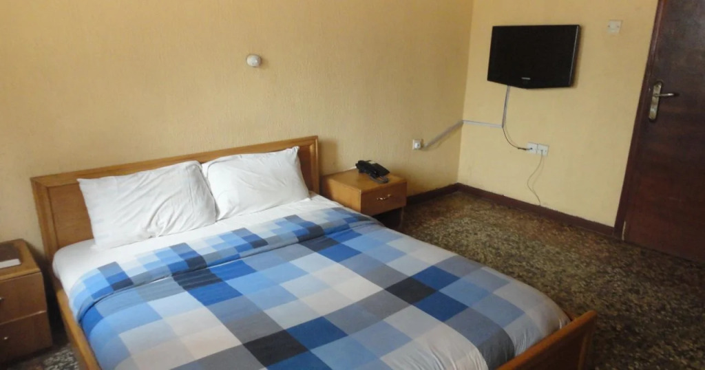 Wuraola Guest Inn