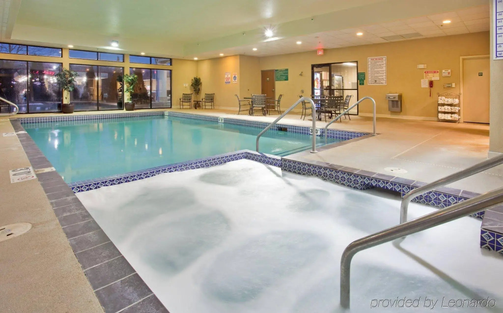 Comfort Inn & Suites NW Milwaukee