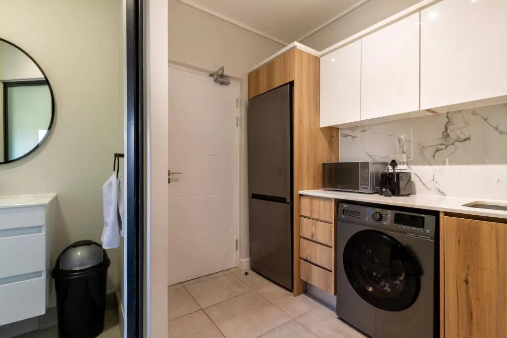Lovely 1 Modern bedroom in Waterfall City