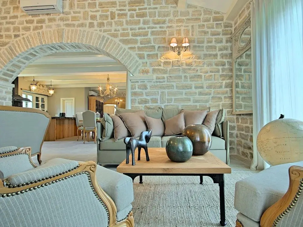 Spacious Villa in Ladici With Artistc Interiors and Pool