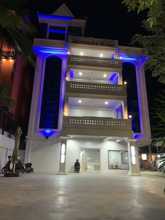 Nico’s Hotel and SkyBar