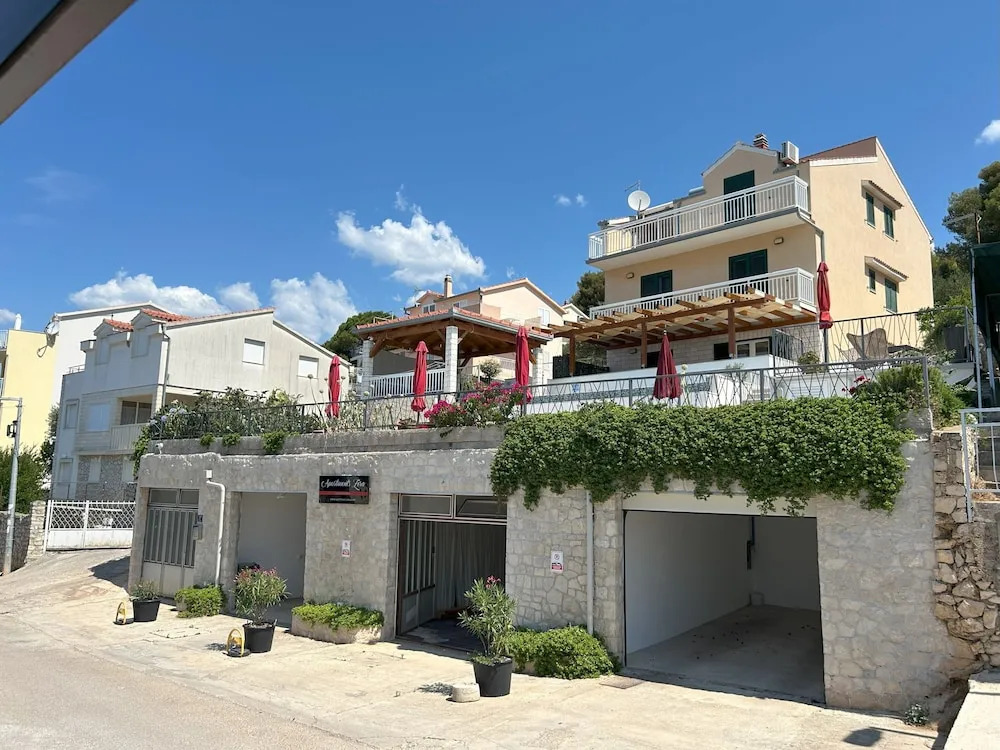Heated Infinity Pool, Family Apartment With Panoramic sea View 2