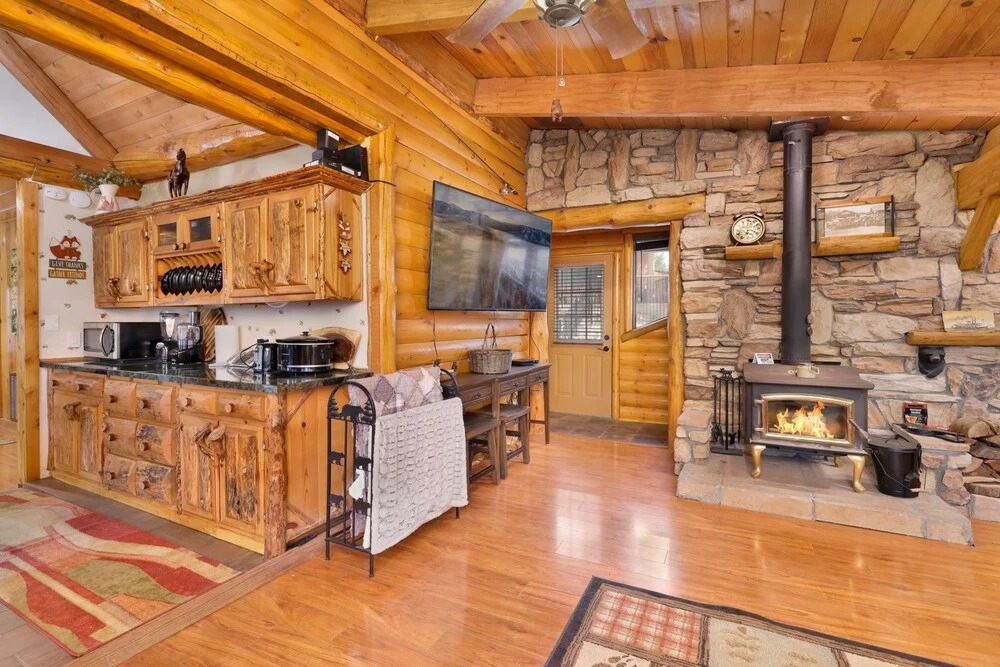 2031-fox Lodge 5 Bedroom Home by RedAwning