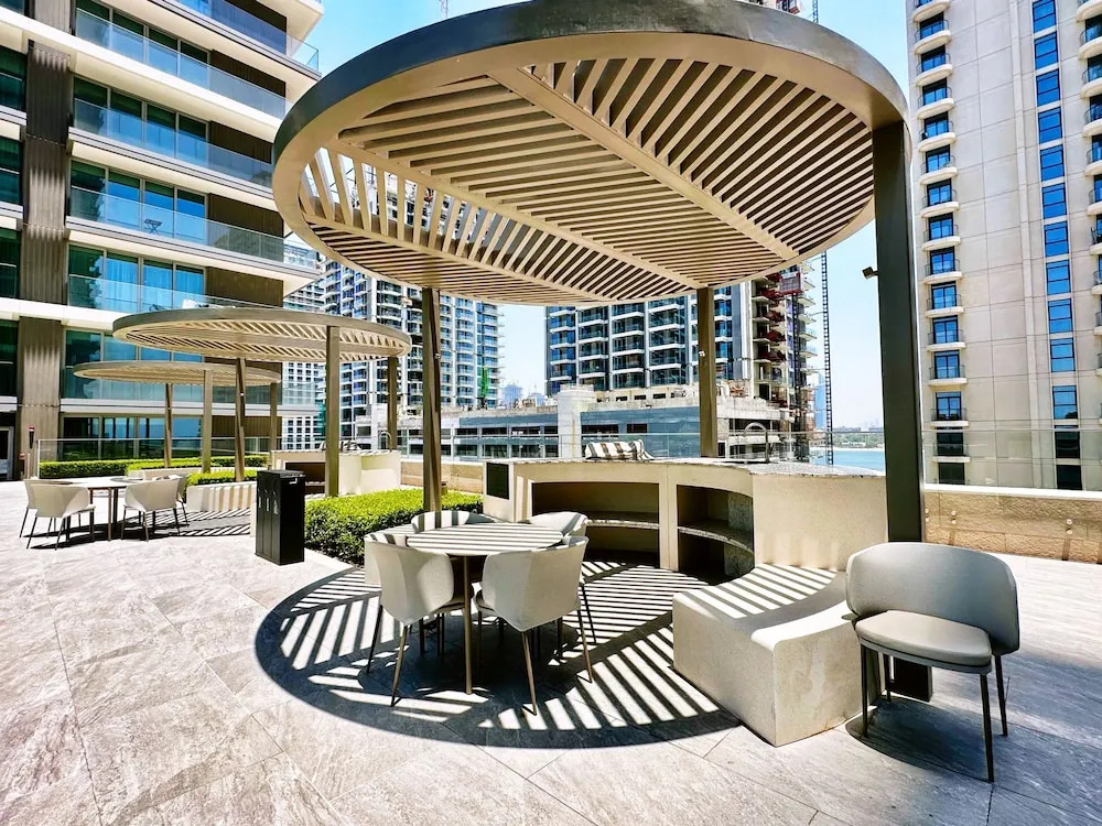 Chic 1BR in Emaar Beachfront