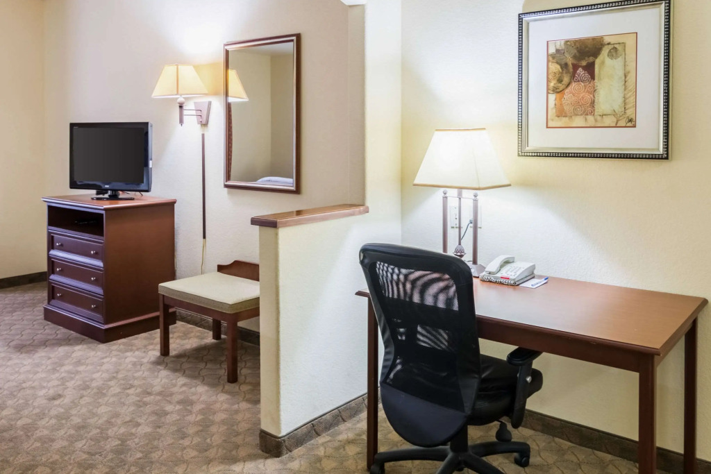 Baymont Inn & Suites by Wyndham Glen Rose