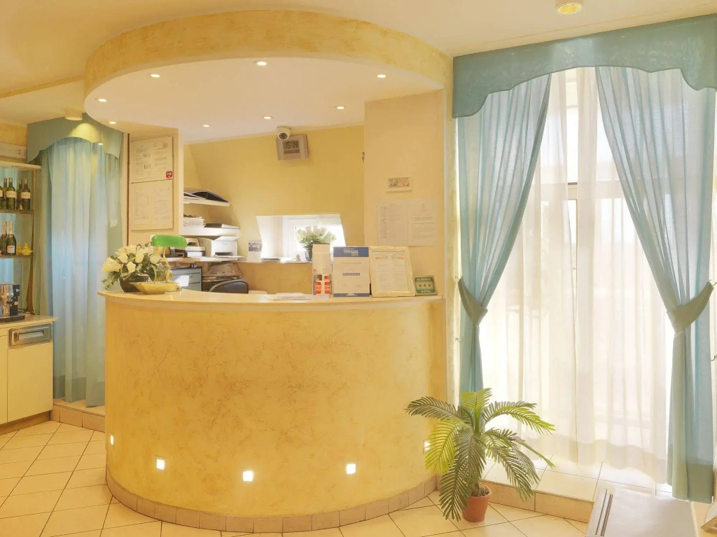Hotel Arco Romana