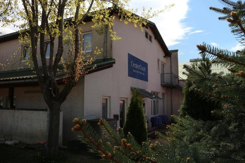 CenterCourt Hotel