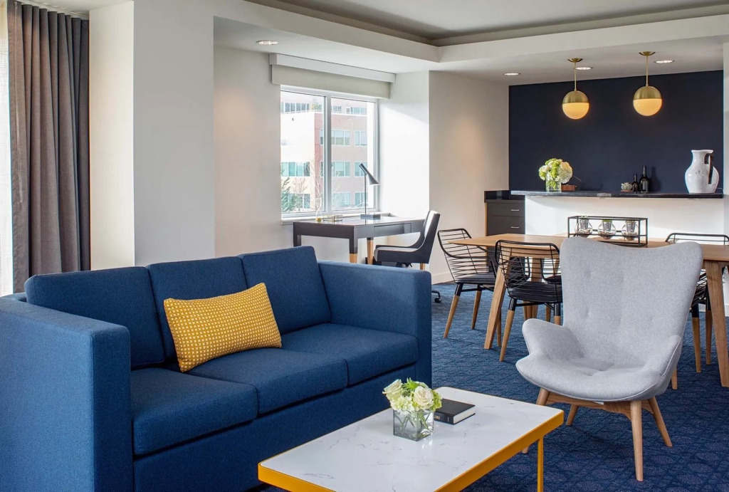 Rivers Edge Hotel Portland, Tapestry Collection by Hilton