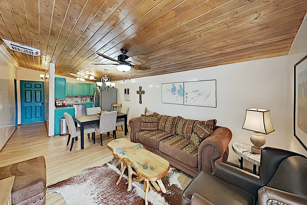New Listing! Casa Bella: 2-unit Southwest 7 Bedroom Duplex