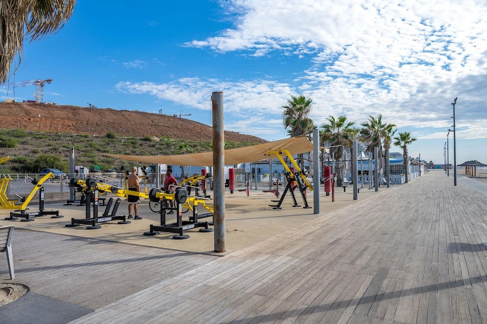 Hi-Yam SeaView Apartments & Suites - Building Shelter Available