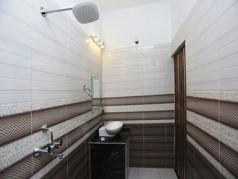 OYO 26628 Hotel Rest Palace