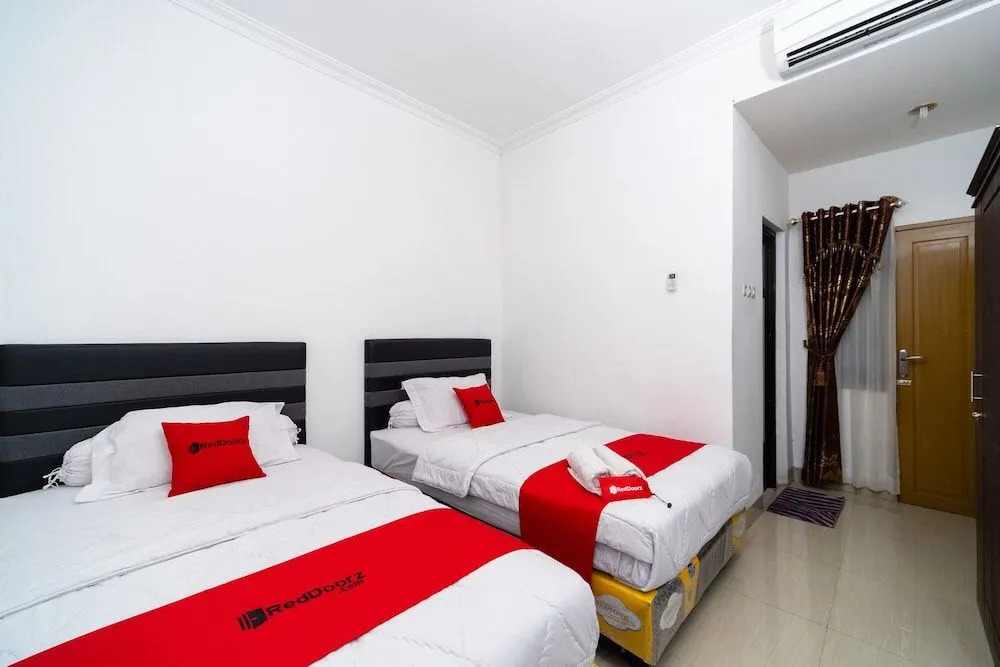 RedDoorz near Makassar Town Square 2