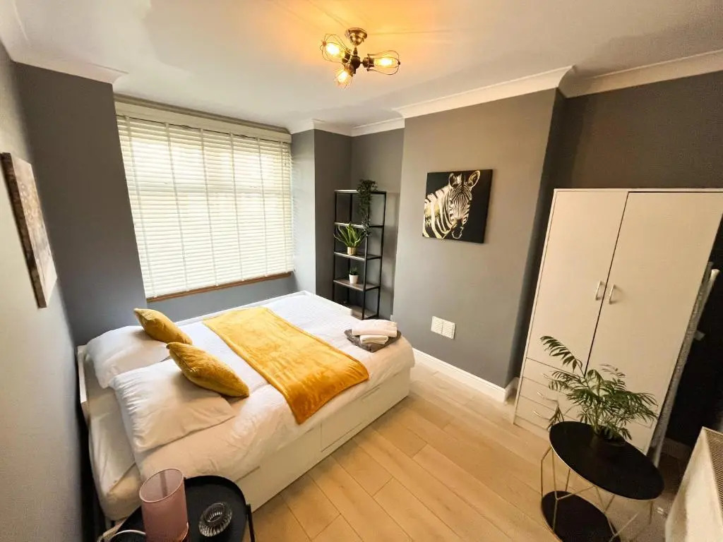 ***3 bedroom Home away from Home with BBQ grill***