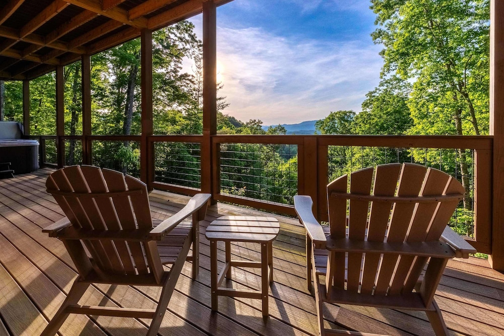 Luxury Cabin Lake View Access Theater Game Room