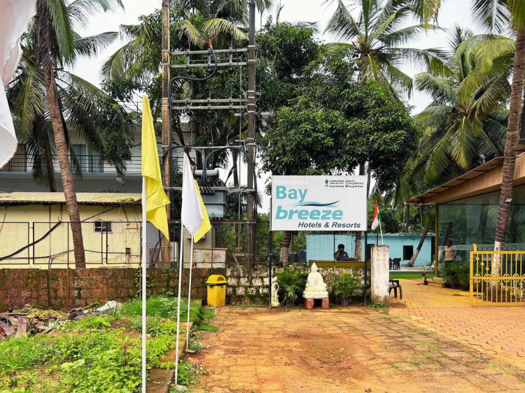 FabHotel Bay Breeze - 800M From Morjim Beach