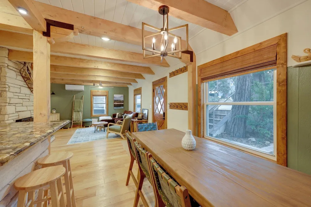1 Mi to Lake Arrowhead! All-season Family Getaway