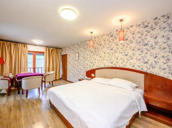 Fengxiangyuan Holiday Hotel