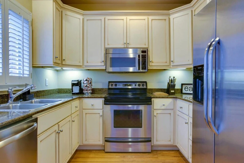 Bold 3br/3.5ba 3-story Home in Vandy Area by Domio