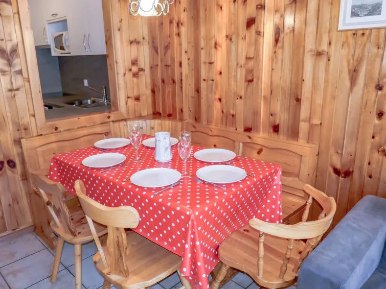 Apartment Les Platanes E3 by Interhome