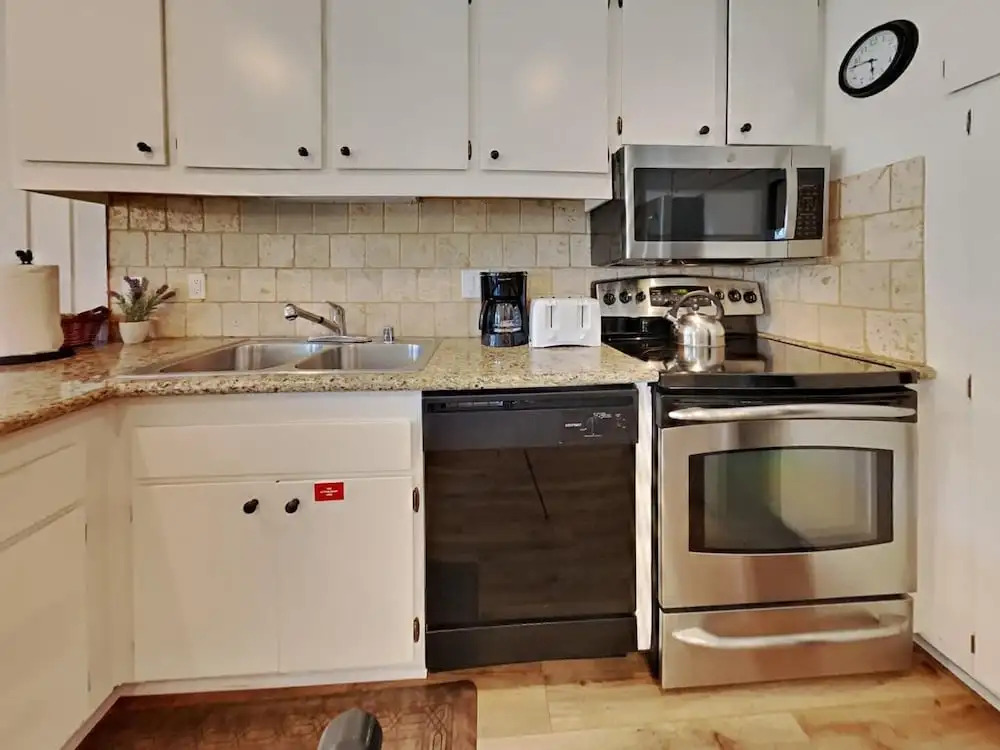 Remodeled 2 Bedroom Condo with Easy Access to Mountain Biking, Swimming, Hiking, Hot Tubs! by RedAwning