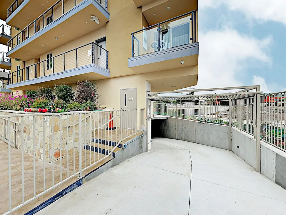 5537 Los Angeles - 2 Br Apts